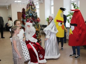 26 декабря: Театрализованное представление «Новогодние чудеса» в ХГБУК «Хабаровской краевой специализированной библиотеке для слепых»