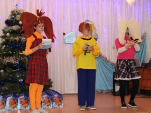 Новогодняя театрализованная игровая программа «А у нас, Новый год!» для жителей Кировского района.
