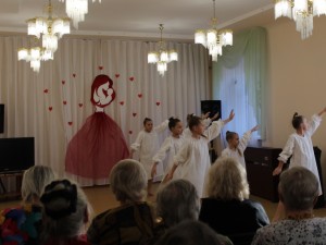 24 ноября: концертная программа «Мир начинается с мамы» для жителей Кировского района в Центре работы с населением «Исток»